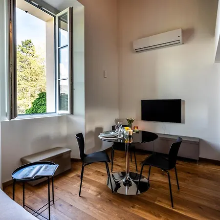 Apartamento Maderni Breathtaking - By Myhomeincomo
